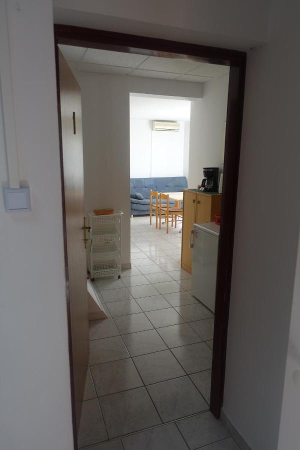 Apartments Galeb Ртина Екстериор снимка