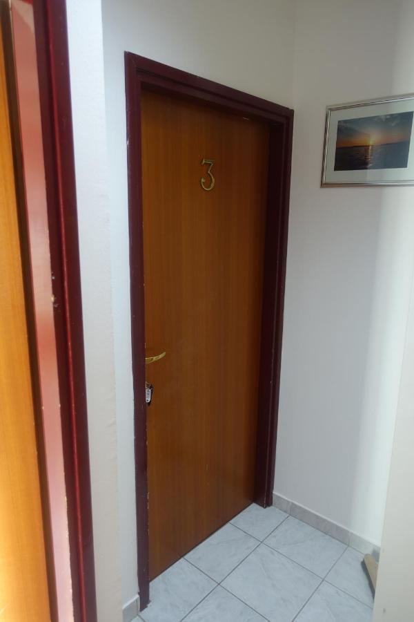 Apartments Galeb Ртина Екстериор снимка