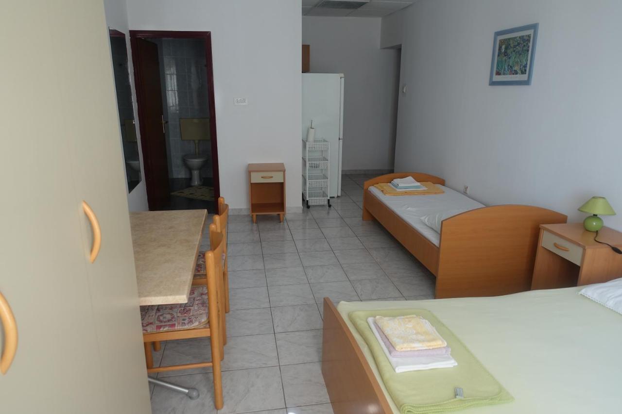 Apartments Galeb Ртина Екстериор снимка