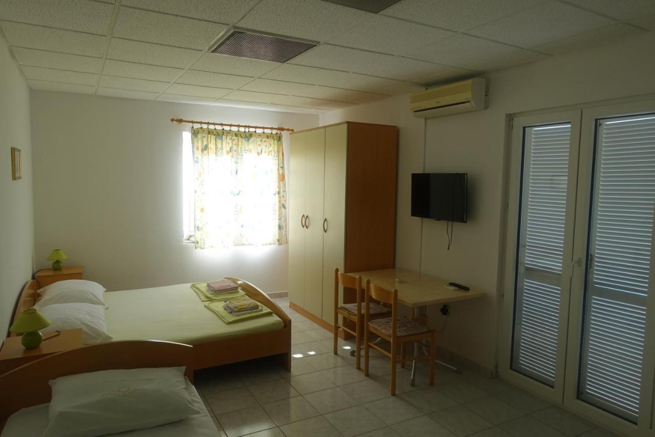 Apartments Galeb Ртина Екстериор снимка