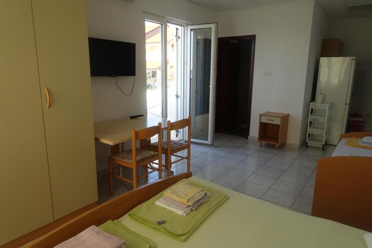 Apartments Galeb Ртина Екстериор снимка