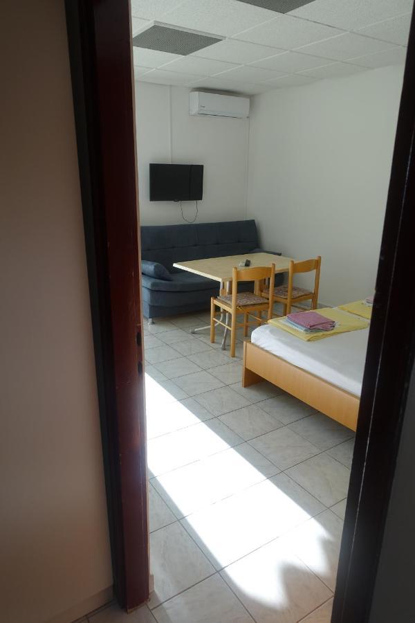 Apartments Galeb Ртина Екстериор снимка