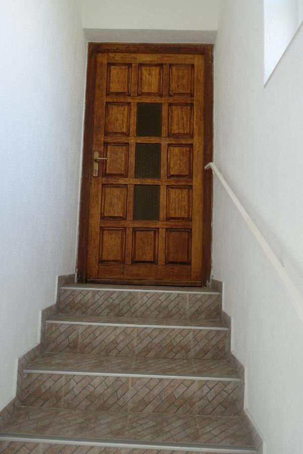 Apartments Galeb Ртина Екстериор снимка