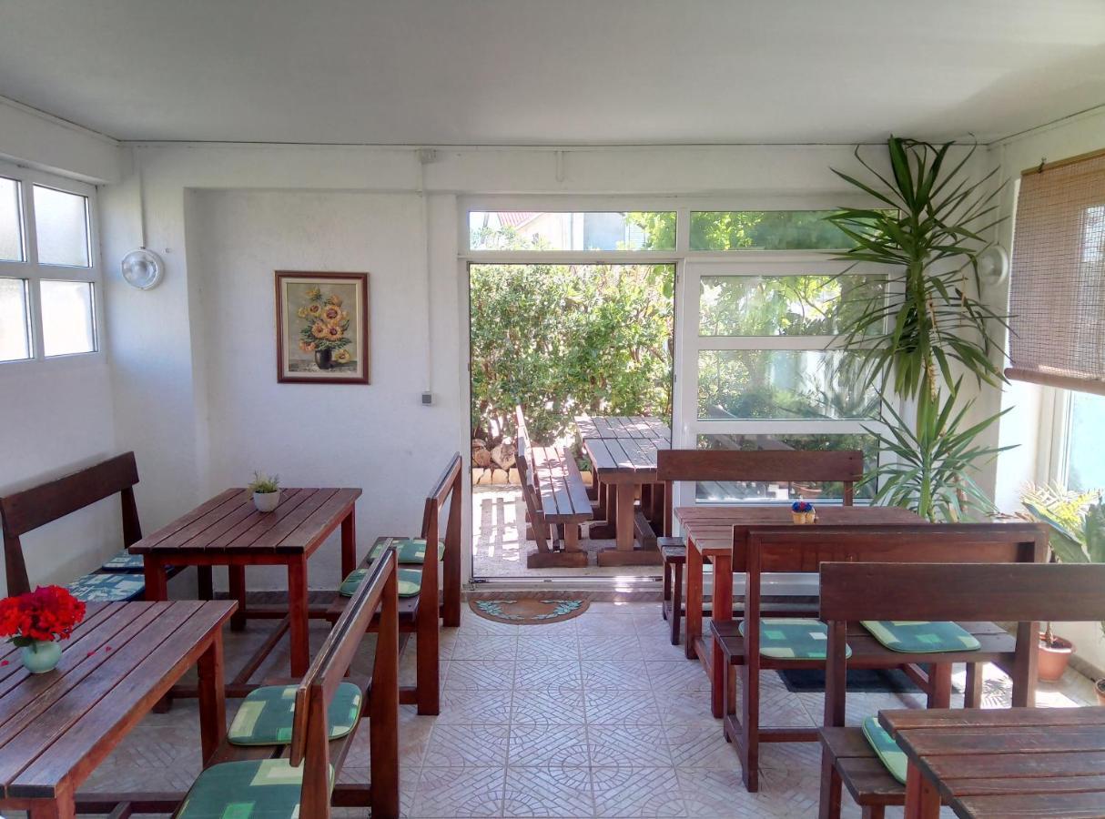 Apartments Galeb Ртина Екстериор снимка